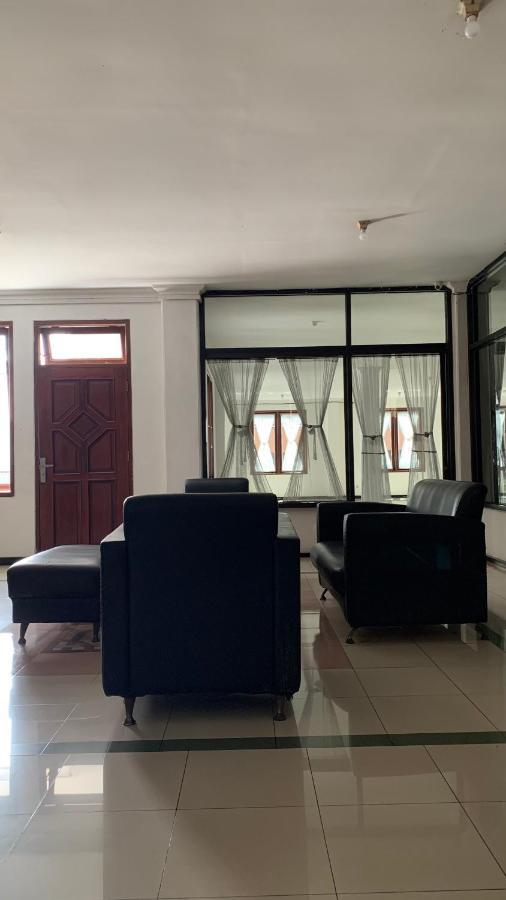 Oyo 93380 Penginapan Mangkoe Barokah Tanah Grogot Buitenkant foto